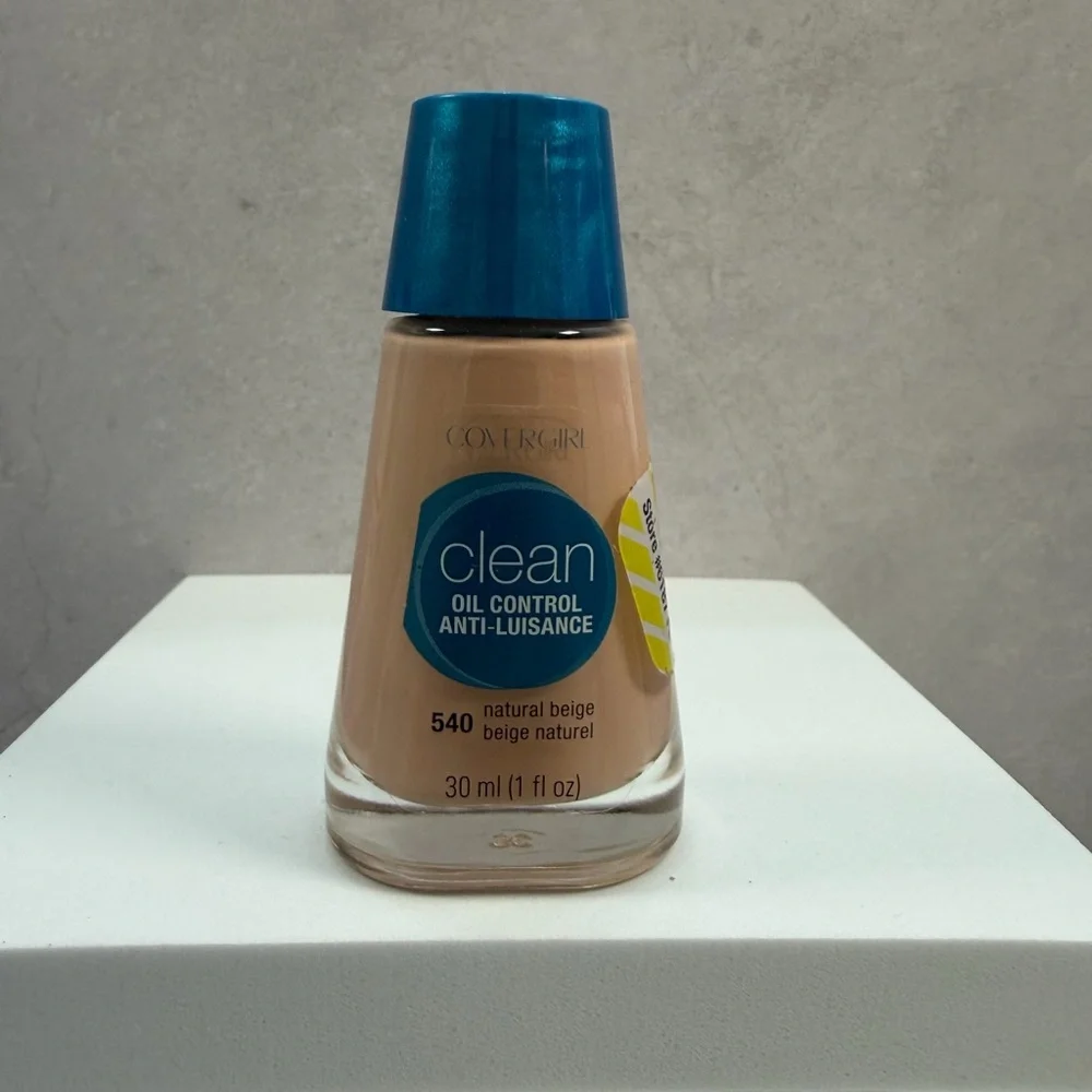 💚4/$10 CoverGirl Clean Oil Control Liquid Foundation - Natural Beige (540)